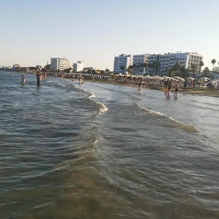 Nat's Finikoudes Beach 3 Bedroom * Larnaca
